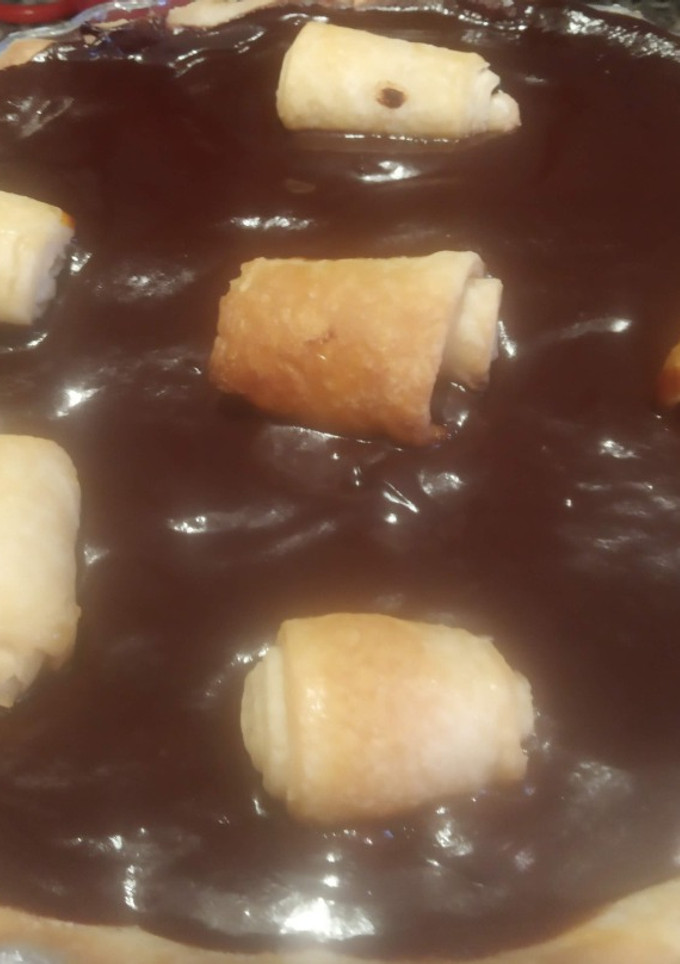 Una foto de Tarta de hojaldre con crema pastelera y chocolate Exprés