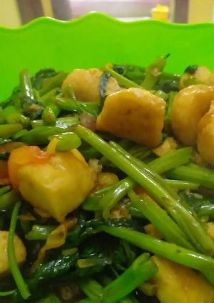 Foto resep Tumis kangkung + baso ayam