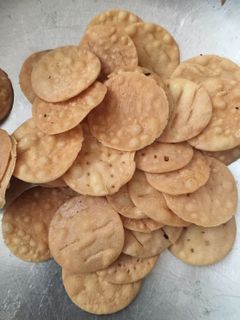 રવા મેંદાની પૂરી(Rava Maida Puri Recipe In Gujarati) રેસીપી મુખ્ય ફોટો