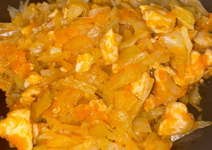 Тушкована капуста з курячим м‘ясом