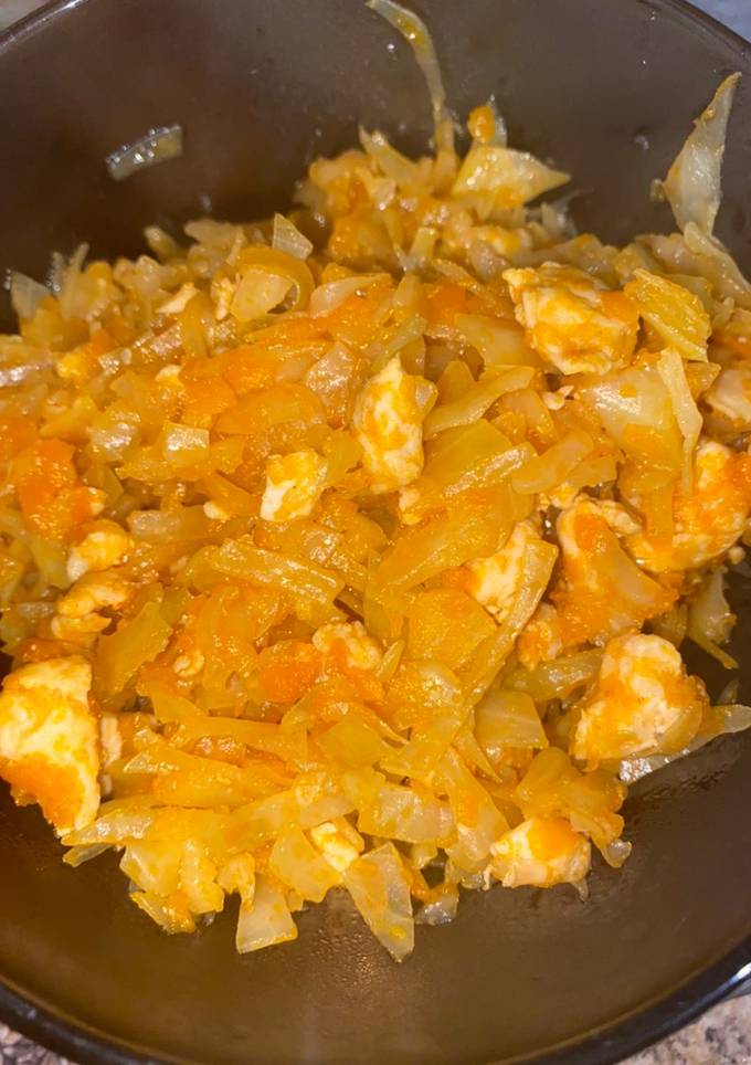 Тушкована капуста з курячим м‘ясом