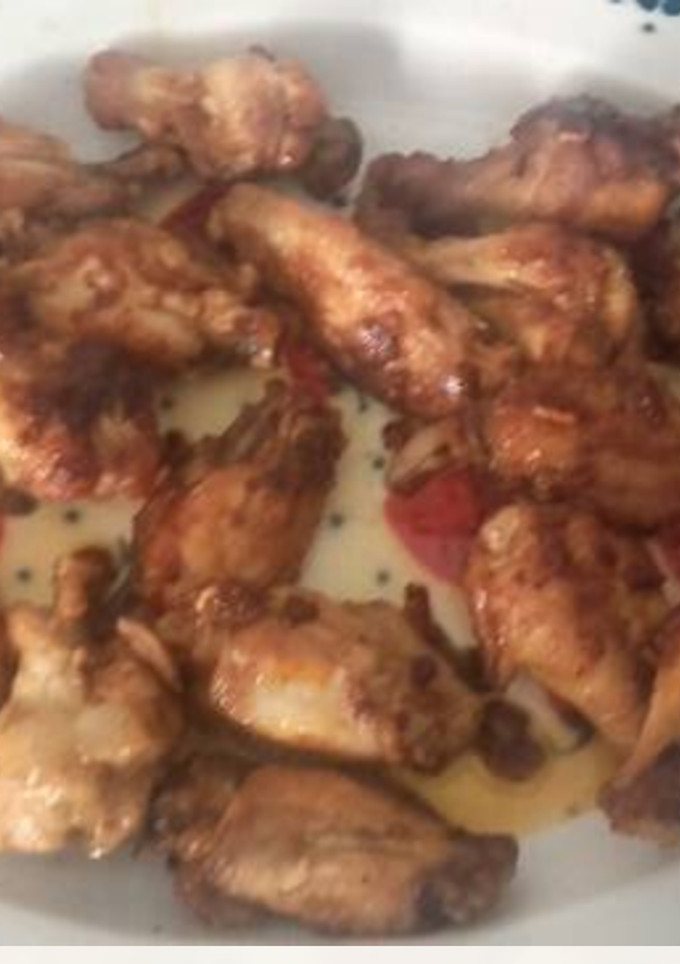 Una foto de Alas de pollo al pimentón