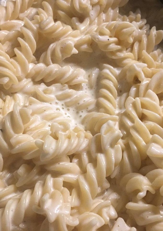 Una foto de Tornillos en salsa blanca
