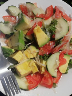 Una foto de Ensalada con aguacate 🥑