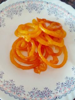 जिलबी (jilebi recipe in marathi) रेसिपी चे मुख्य फोटो