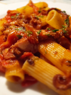 Una foto de Pasta con pulpo borrachito