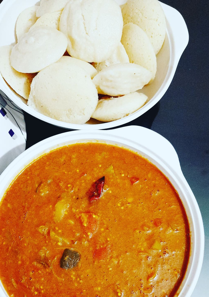 A picture of Idli sambar.