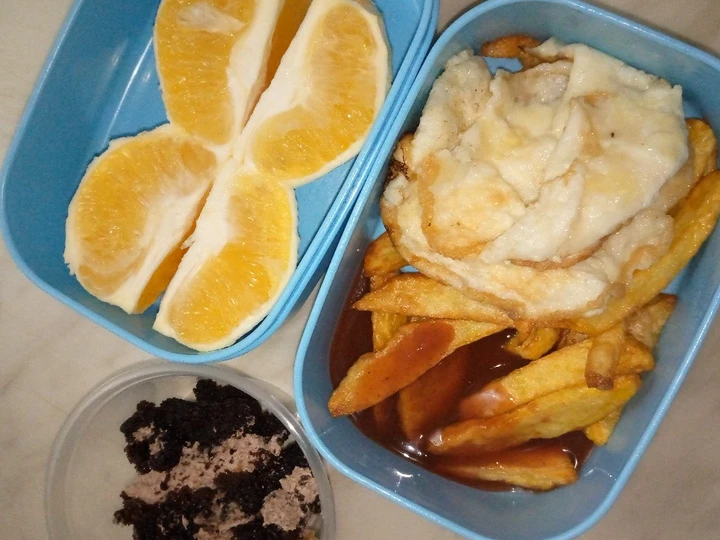 Recipe French fries with fried egg and ketchup the So Delicious Appealing