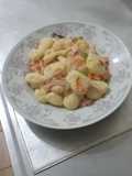 Ñoquis de papa y ricota con crema de vegetales