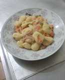 Ñoquis de papa y ricota con crema de vegetales