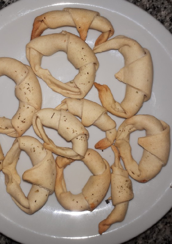 Una foto de Medialunas caseras (snack) 😋