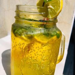 A picture of Green apple mojito.