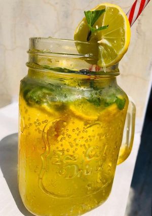 A picture of Green apple mojito.