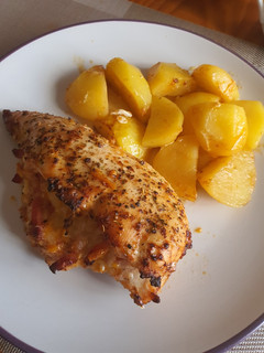 Una foto de Pechuga de pollo al pesto rojo