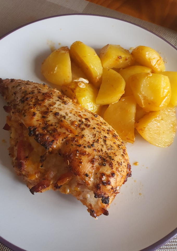 Una foto de Pechuga de pollo al pesto rojo