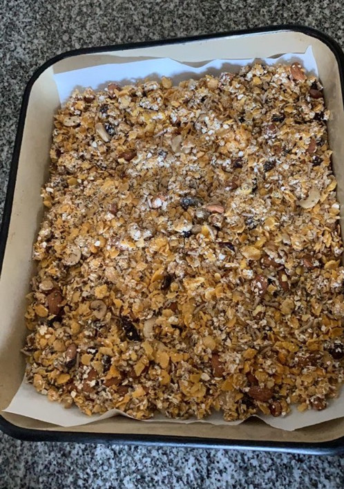 Una foto de GRANOLA CASERA, Fácil, RICA, SALUDABLE!✨