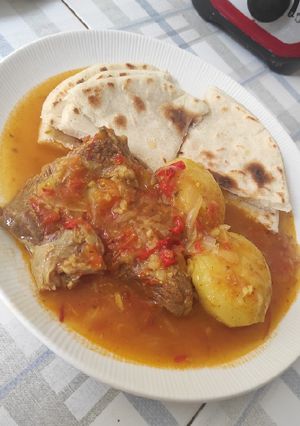 Una foto de Sobrebarriga guisada con arepa ocañera