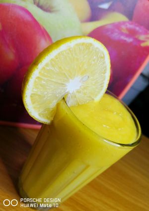 A picture of Mango orange smoothie.