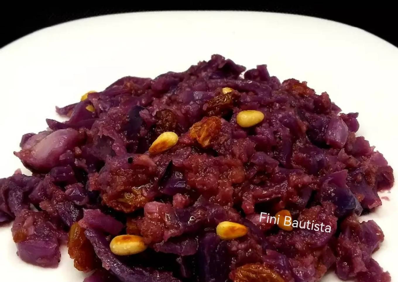 Lombarda con pasas y piñones