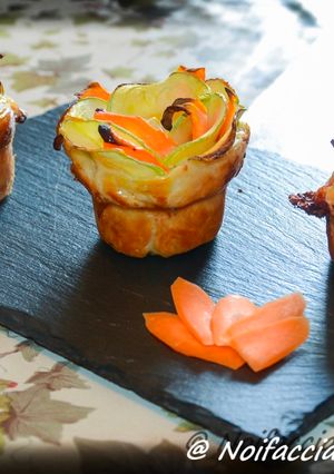 Foto di Rose di sfoglia con Zucchine, Carote e Formaggio di Latteria