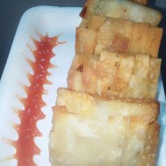 A picture of Vegetable petty samosa.