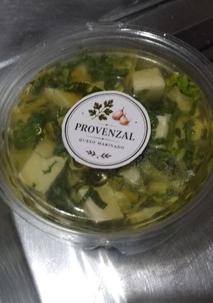 Una foto de Queso Marinado Provenzal