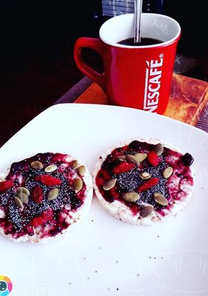 Una foto de Once con galletas de arroz...✌