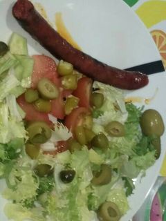 Una foto de Chistorra con ensalada