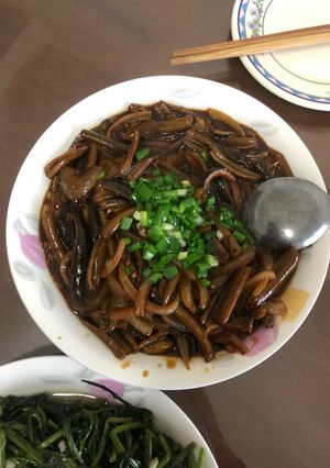 Hình của món Lươn xào Thượng Hải.