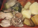 Puchero de pollo y caracú de cerdo