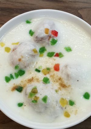 A picture of Moong dal dahi vada.