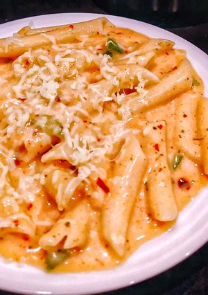 A picture of Cheesy Veggy Pink Sauce Pasta.