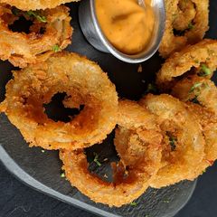 A picture of Crispy Onion Rings.