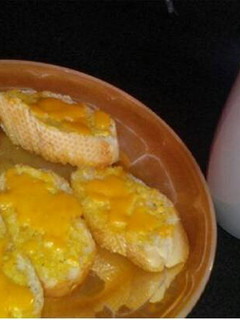Una foto de Pan baguett a los quesitos