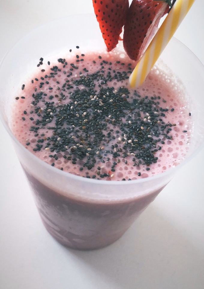 Una foto de Batido de fresas 🍓, plátano 🍌 y Avena