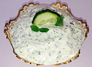 O poză a rețetei SOS TZATZIKI – SOS DE IAURT CU Castraveți.