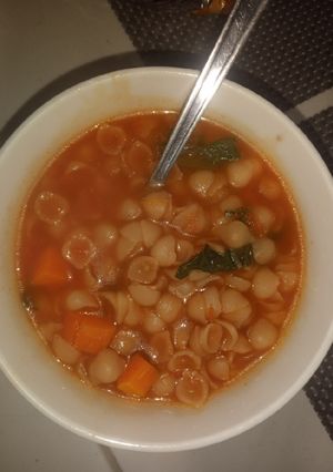 Una foto de Sopa aguada con zanahoria/espinacas