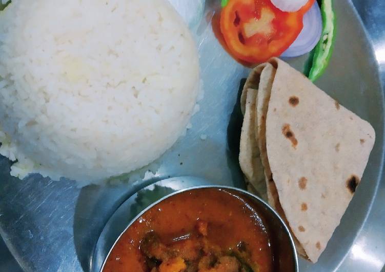 Fish curry and rice