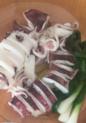 Hình của món Mực luộc chấm mắm gừng.