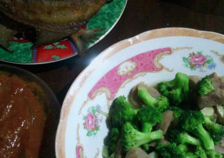 Tumis brokoli bakso bawang geprek🥦