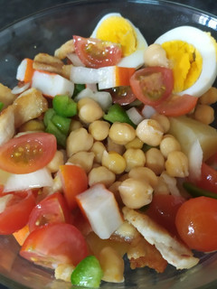 Una foto de Ensalada de garbanzos