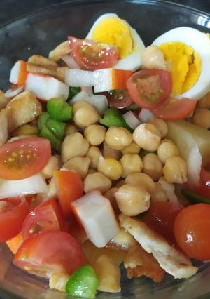 Una foto de Ensalada de garbanzos