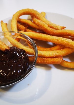 Churros csokis mártogatóval recept fotója