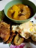 Menú Combinado de Caldo, Huevo Frito y Carne