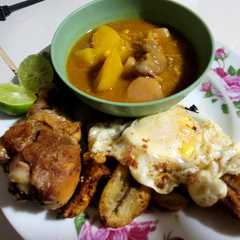 Menú Combinado de Caldo, Huevo Frito y Carne-レシピのメイン写真
