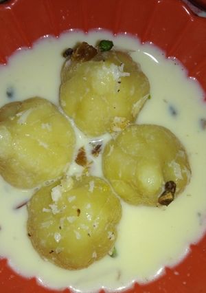 A picture of Coconut semolina milk modak.