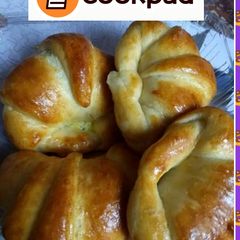 A picture of Stuffed chicken croissants.