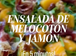 Una foto de Ensalada de melocotón y jamón serrano