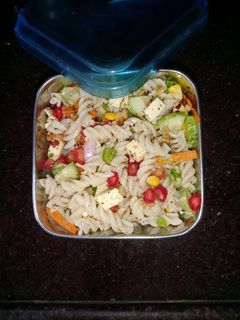 बच्चों के लिए पास्ता सलाद (Bachho ke liye Pasta salad recipe in hindi) रेसिपी मुख्य फोटो