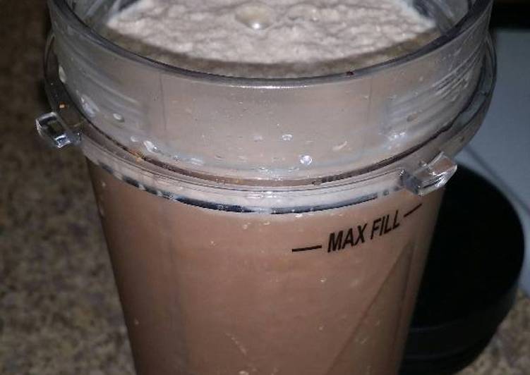 Homemade chocolate milk (or chocolate milk shake)